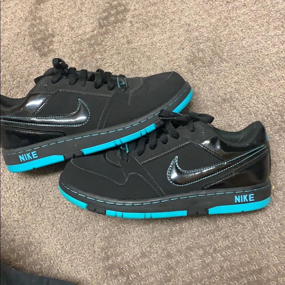 WORN ONCE Black and Teal Nike’s